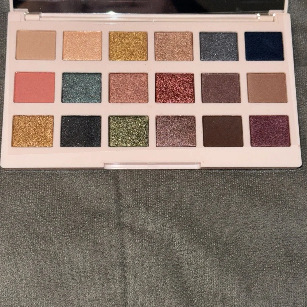 CIATE‎ LONDON The Editor Palette New England 18 Shade Eyeshadow Palette NIB